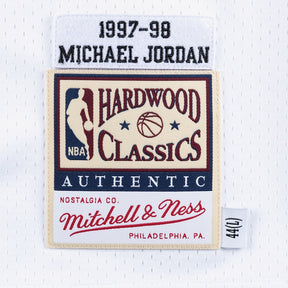 Regata NBA Chicago Bulls Retrô 97/98 Hardwood Classics Michael Jordan 23 Branca