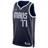 Regata NBA Dallas Mavericks Jordan Statement Edition Swingman Jersey Luka Doncic 77