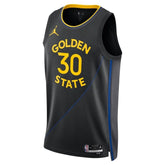 Regata NBA Golden State Warriors Jordan Statement Edition 24/25 Swingman Jersey Curry 30 Preta