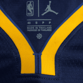 Regata NBA Golden State Warriors Jordan Statement Edition 22/23 Swingman Jersey Curry 30