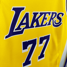 Regata NBA Los Angeles Lakers Icon Edition Swingman Jersey Luka Doncic 77 Amarela