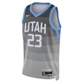 Regata NBA Utah Jazz 25/26 City Edition Swingman Badge Jersey Lauri Markkanen 23 Preta